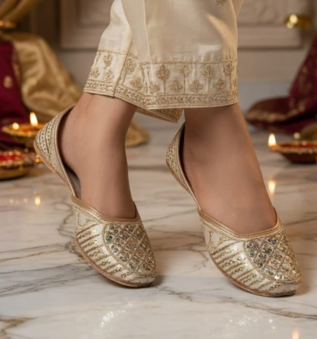Golden Embroidered Women's Mule Jutti | Zakreen