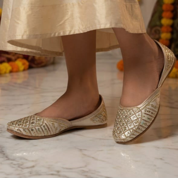 Golden Embroidered Women's Mule Jutti | Zakreen